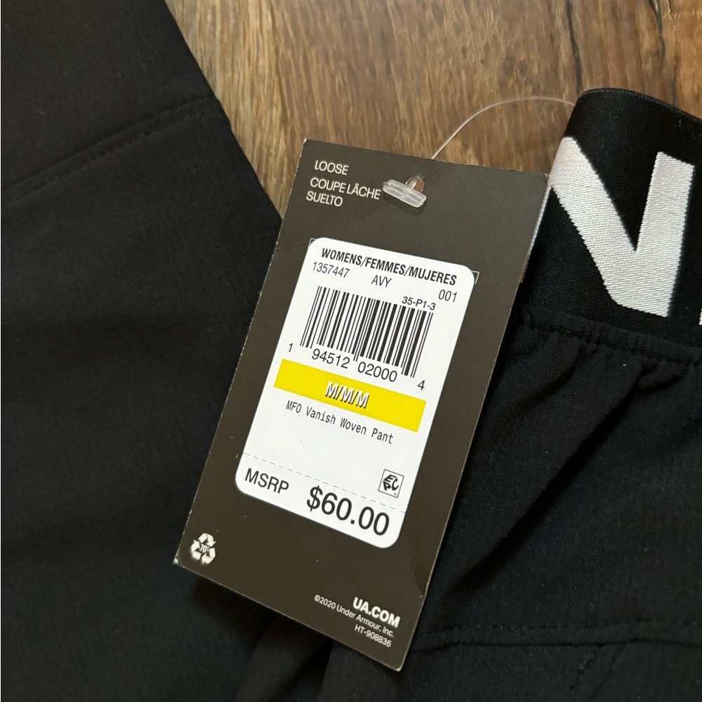 Under Armour black Vanish Woven Pant.